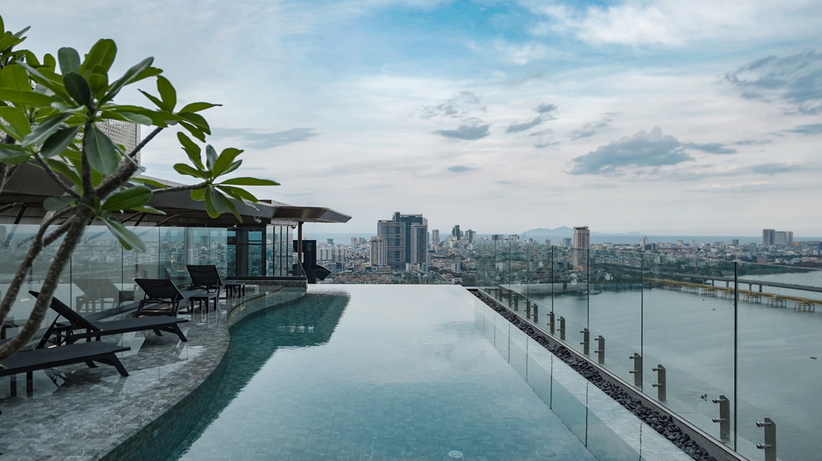 Hồ bơ vảy rồng trên tầng cao tại The Filmore Da Nang